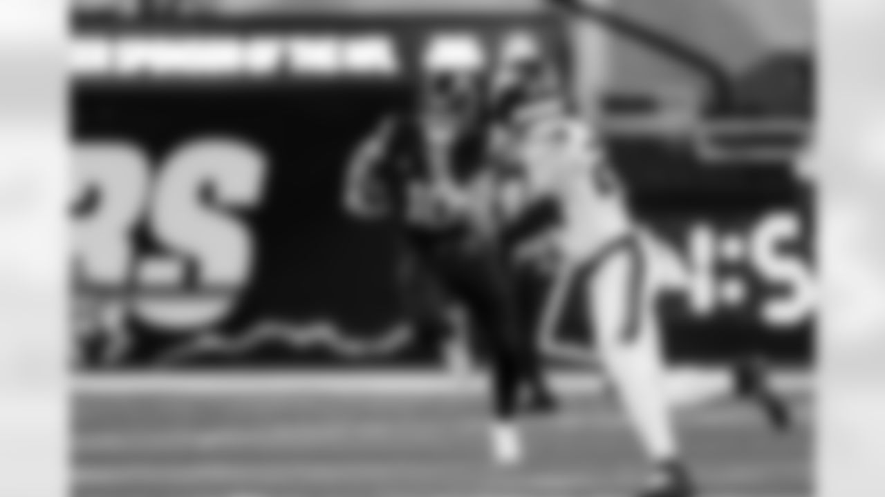 QB Justin Herbert (10)
