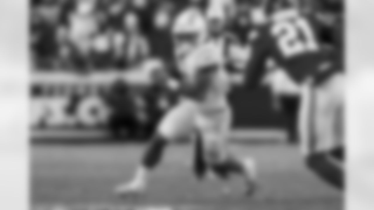 Check out the best shots from the Chargers Week 15 matchup against the Chiefs!