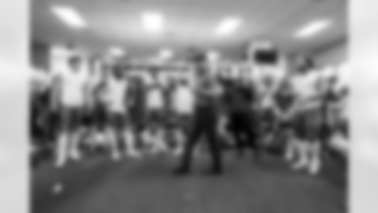 Check out the best shots from the Chargers Week 9 matchup against the Titans!