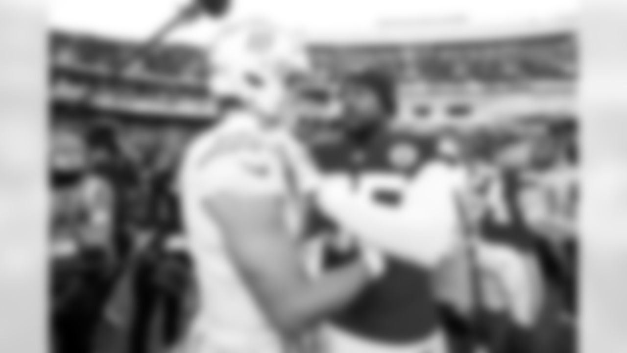 QB Justin Herbert (10)