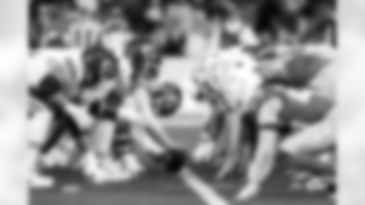 DL Teair Tart (90) and OLB Bud Dupree (48)
