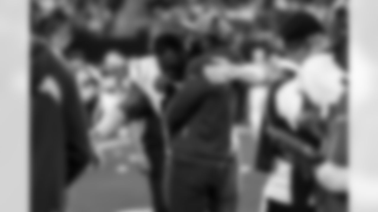 DL Teair Tart (90) and NaVorro Bowman