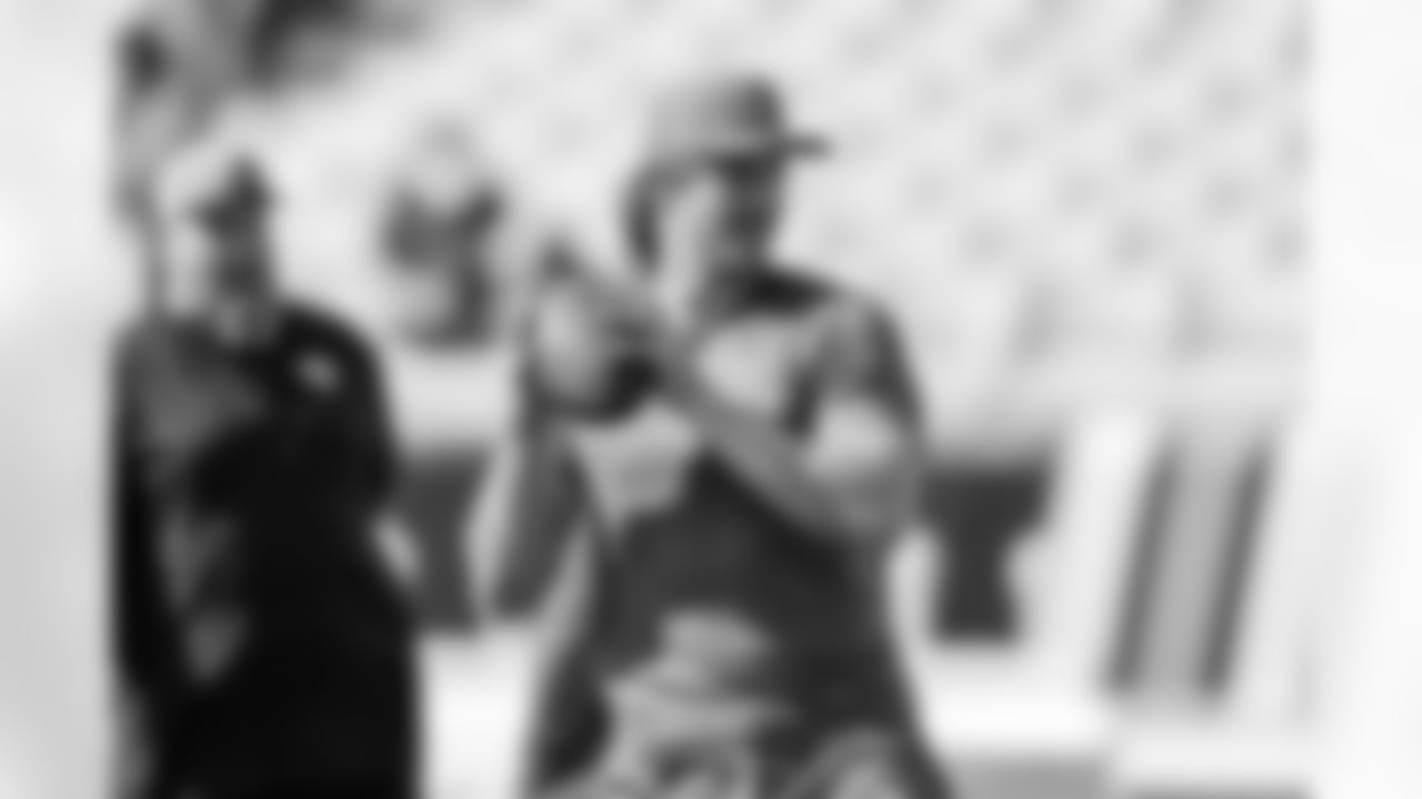 QB Justin Herbert (10)