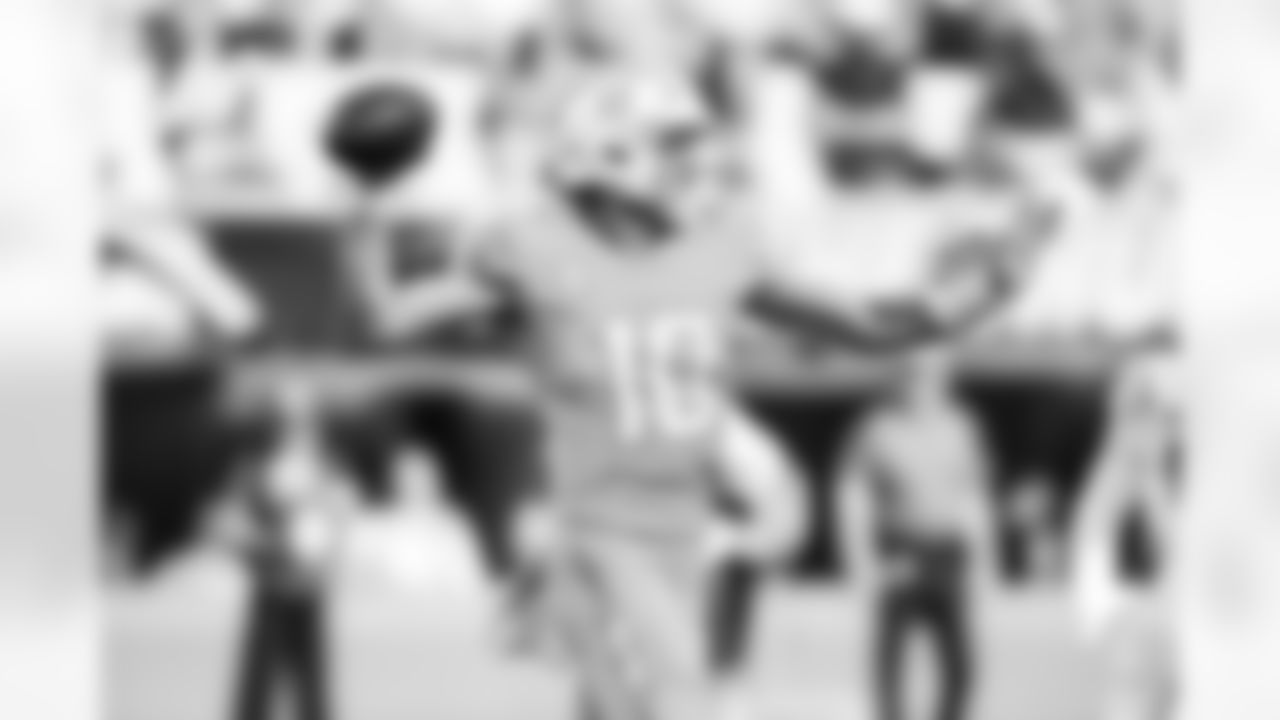 QB Justin Herbert (10)