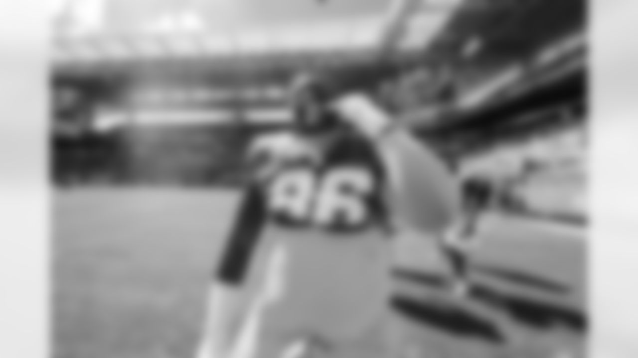 DL Naquan Jones (96)