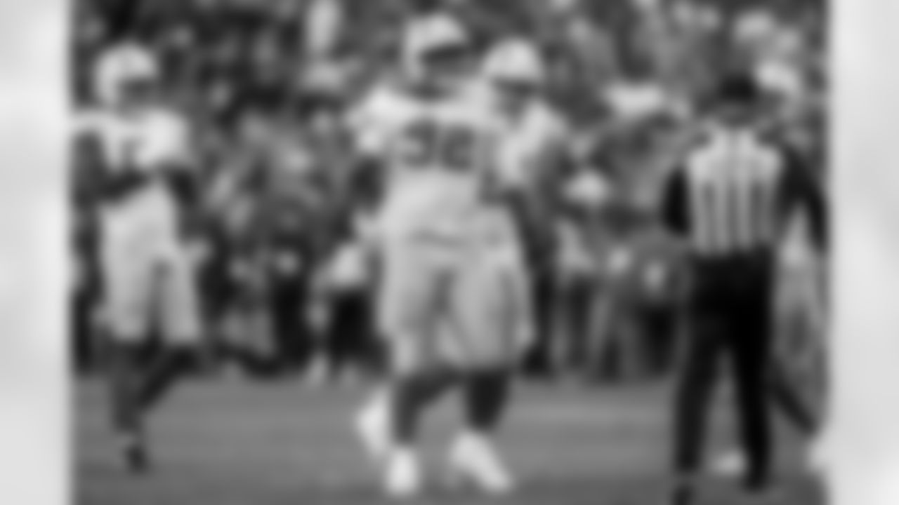 Check out the best shots from the Chargers Week 18 matchup against the Broncos!