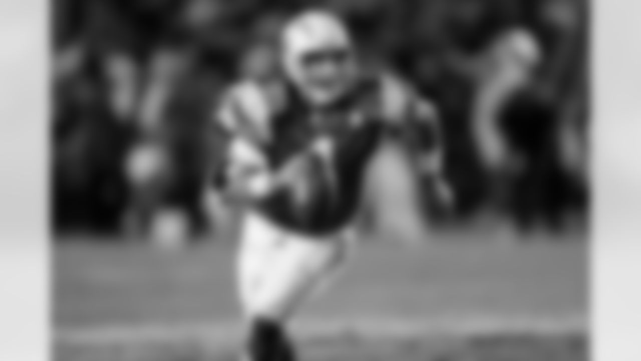 The San Diego Chargers play the Oakland Raiders on Sunday, October 29, 2000 at Qualcomm Stadium in San Diego, California. 
[FINAL SCORE: OAK 15 - SD 13]