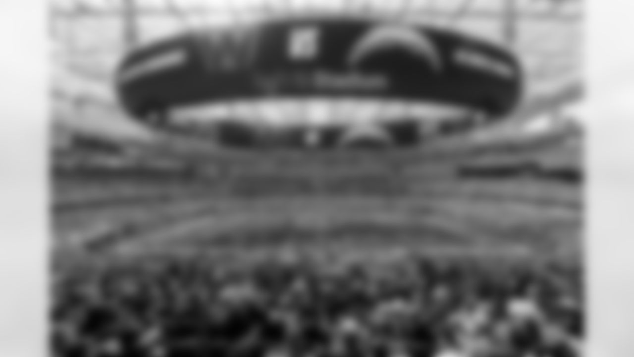 The Los Angeles Chargers play the Washington Commanders on Sunday, October 5, 2025 at SoFi Stadium in Inglewood, CA.
[FINAL SCORE: WAS 27 - LAC 10]