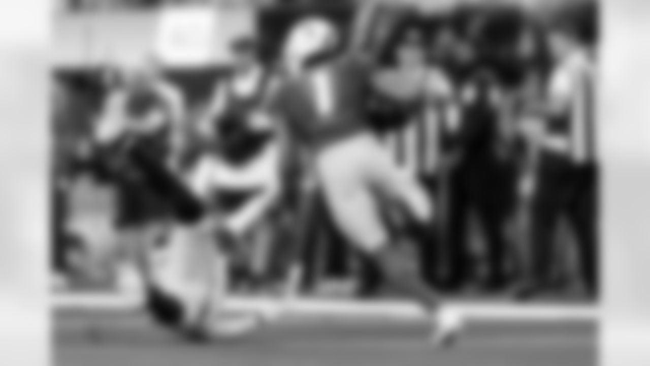 Check out the best shots from the Chargers Week 10 matchup against the Steelers!