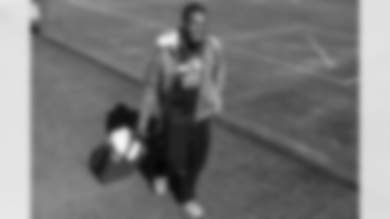 Los Angeles Chargers LB Denzel Perryman (6) travels to New England on Friday, Jan. 9, 2025 for the Wild Card matchup against the New England Patriots.