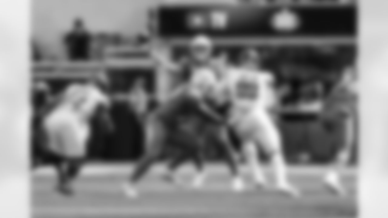 QB Justin Herbert (10)