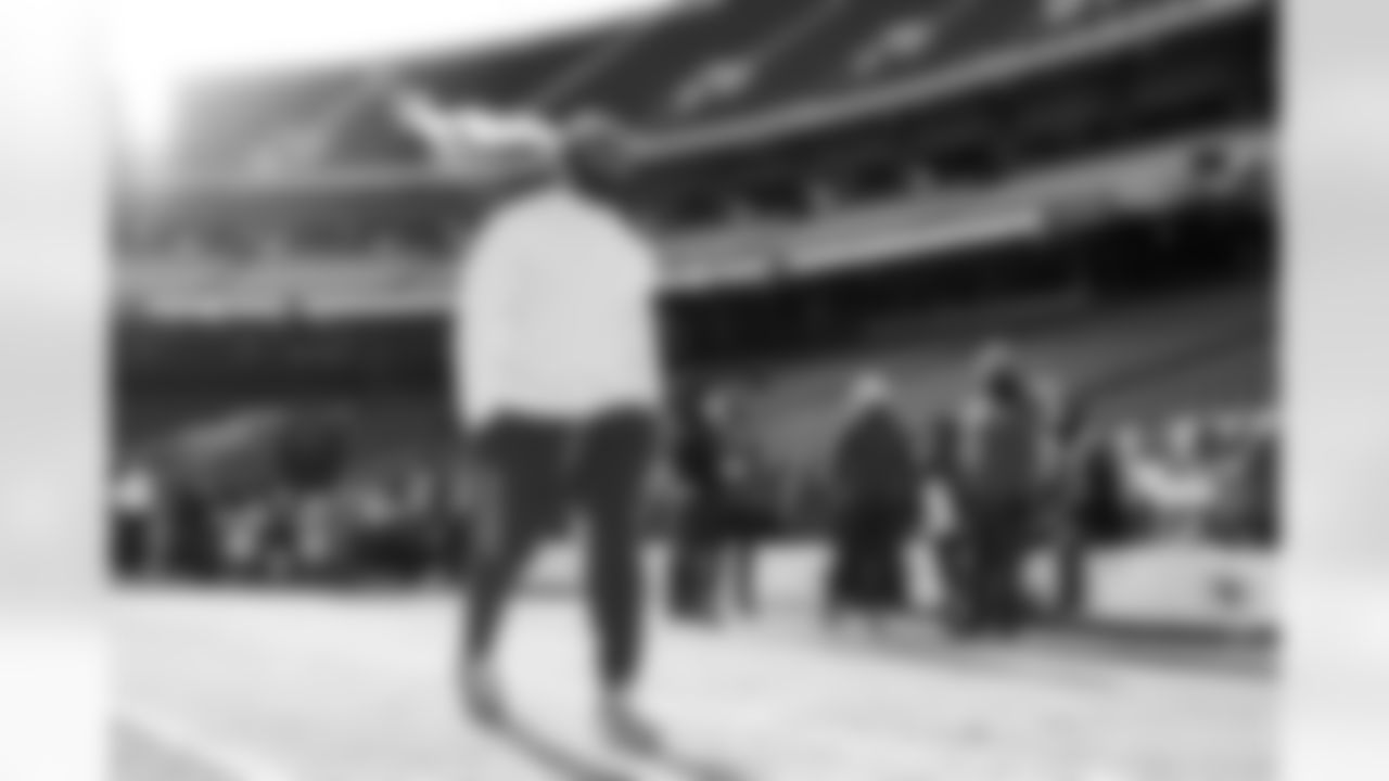 DL Da'Shawn Hand (91)