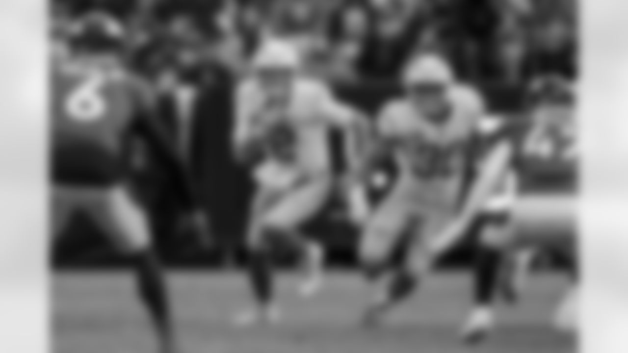 The Los Angeles Chargers play the Denver Broncos on Sunday, December 31, 2023 at Empower Field at Mile High in Denver, CO.
[FINAL SCORE: DEN 16 - LAC 9]