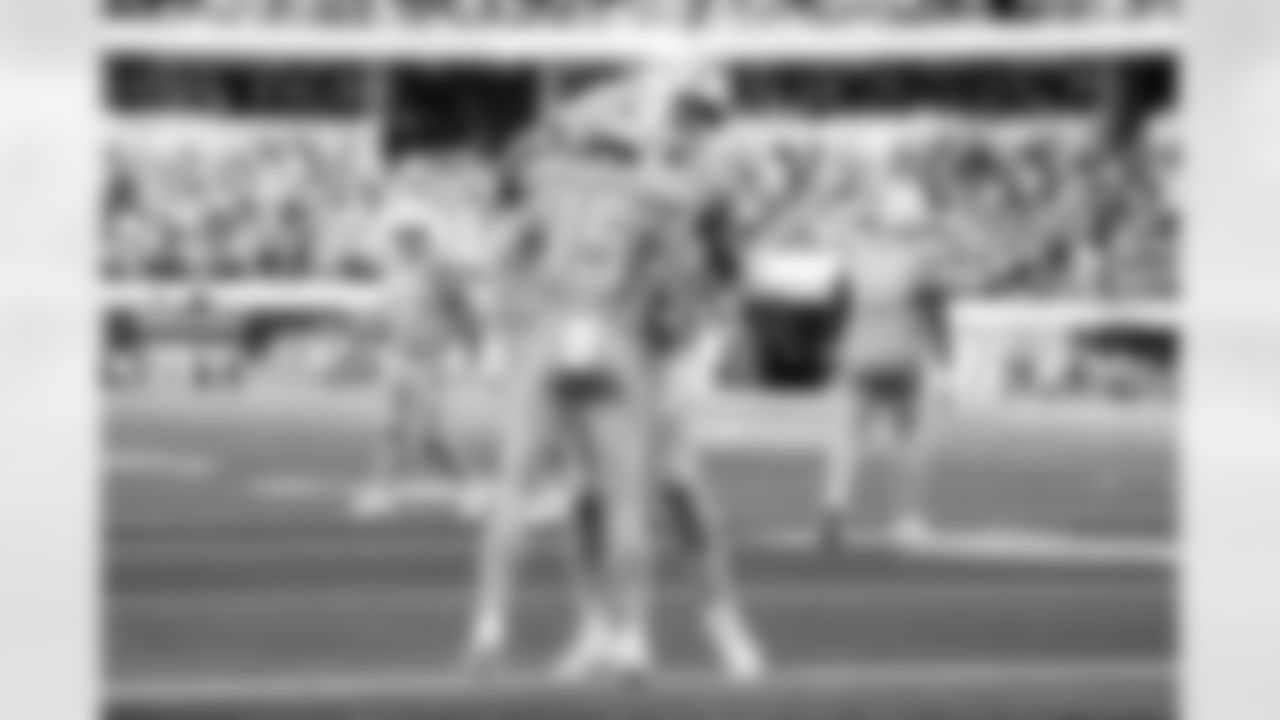WR Ladd McConkey (15) and TE Oronde Gadsden (86)