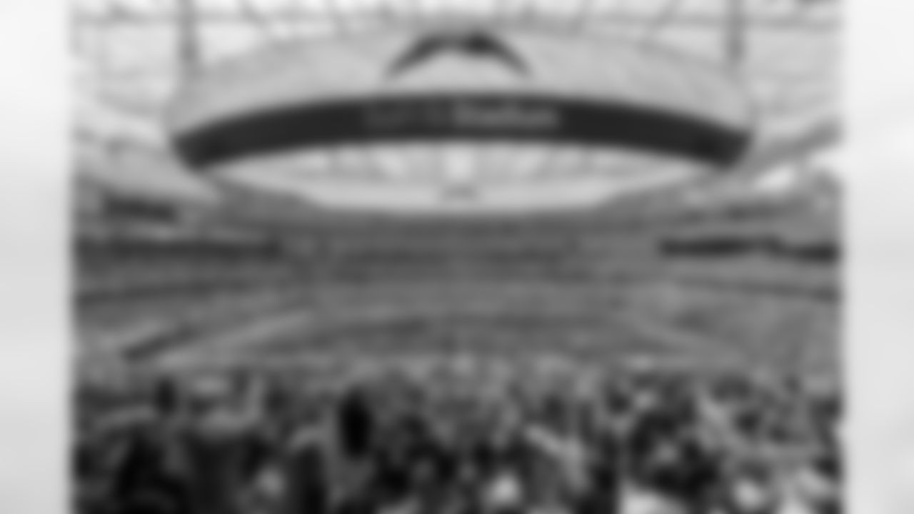 The Los Angeles Chargers play the Washington Commanders on Sunday, October 5, 2025 at SoFi Stadium in Inglewood, CA.
[FINAL SCORE: WAS 27 - LAC 10]