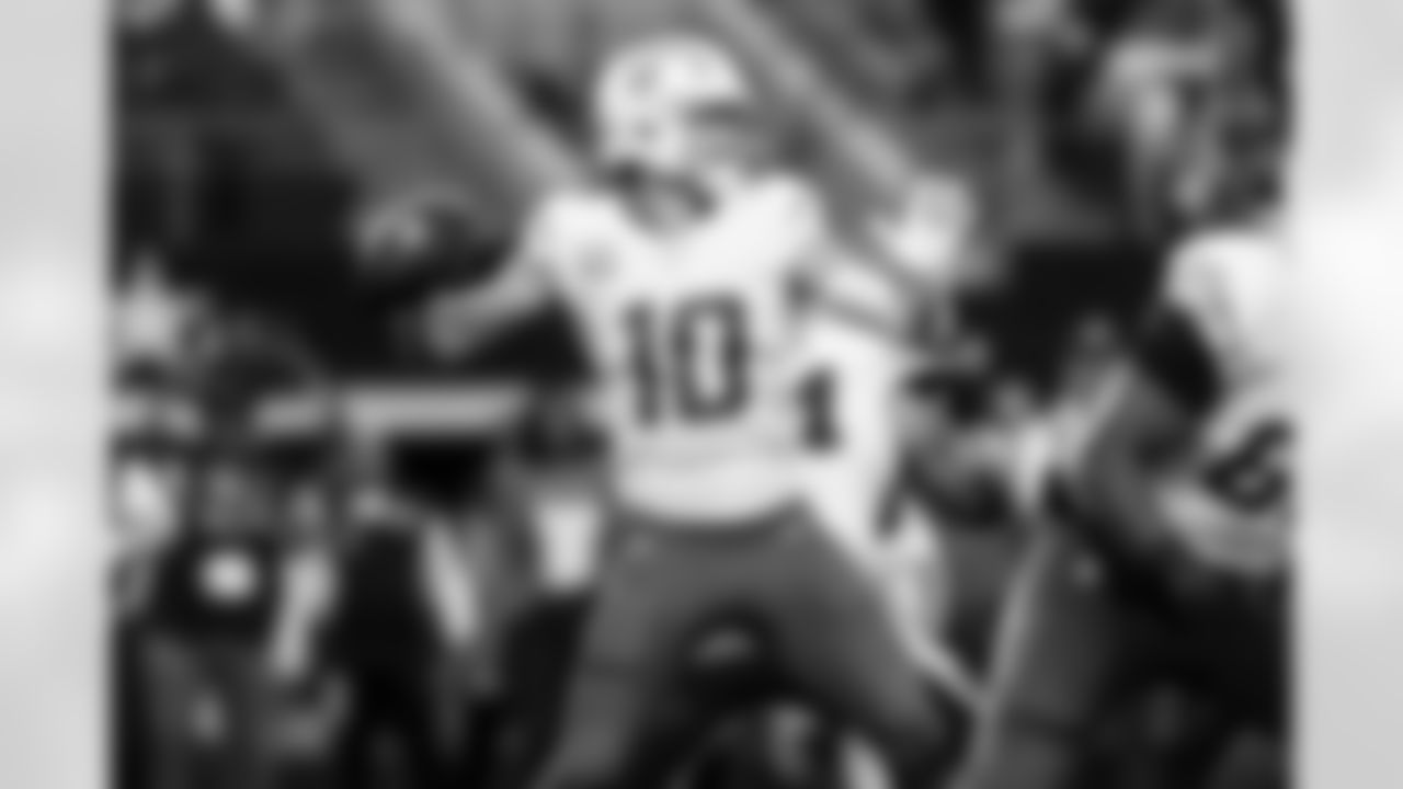 QB Justin Herbert (10)