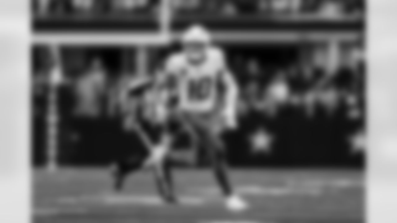 QB Justin Herbert (10)