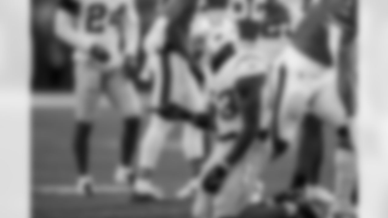 Check out the best shots from the Chargers Week 18 matchup against the Broncos!