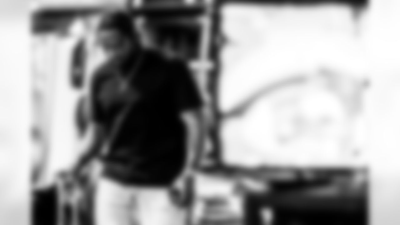 LB Del'Shawn Phillips (53)