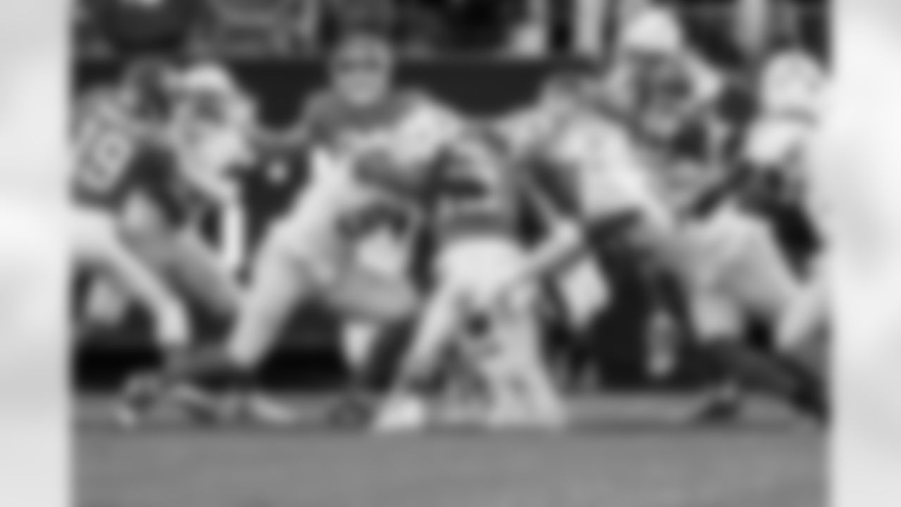 Check out the best shots from the Chargers Week 18 matchup against the Broncos!