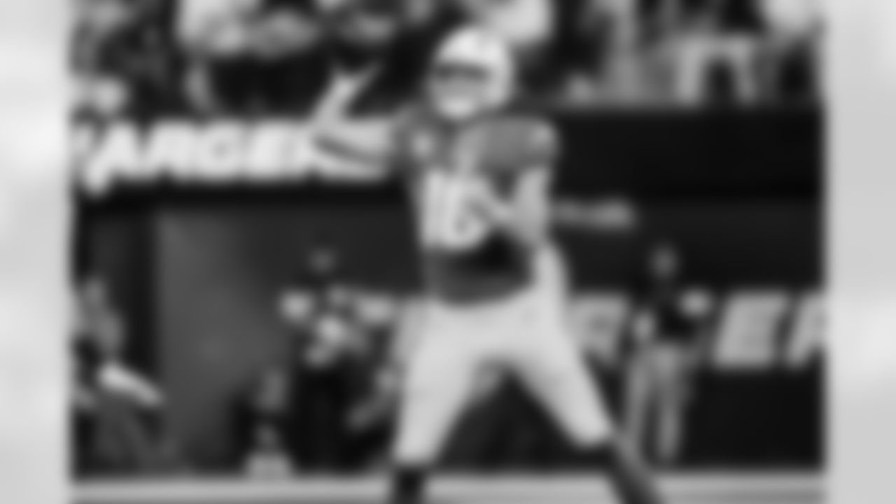 QB Justin Herbert (10)