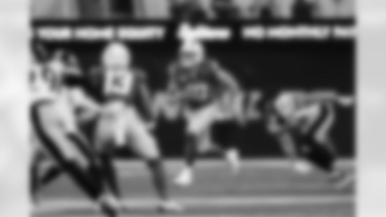 QB Justin Herbert (10)