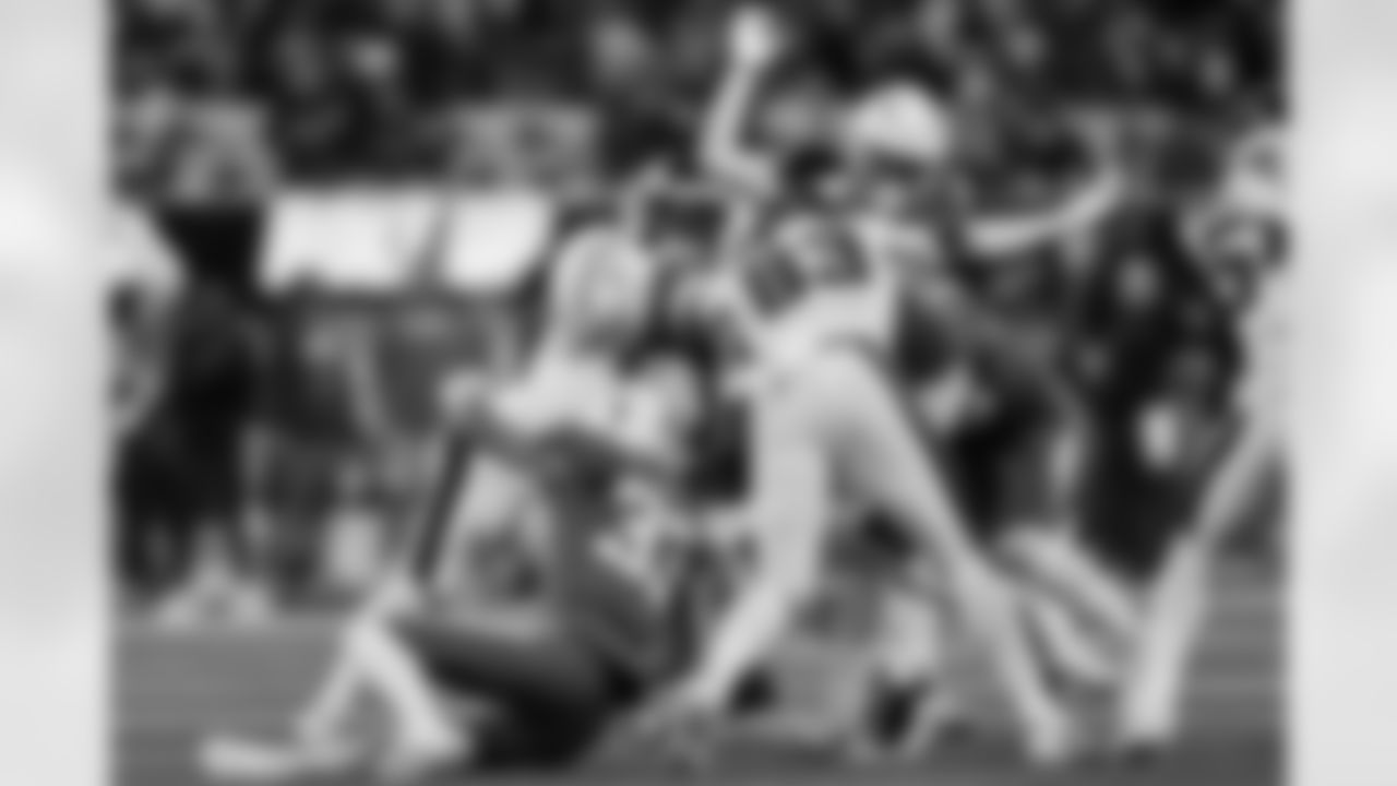 DB Deane Leonard (33) and LB Del'Shawn Phillips (53)