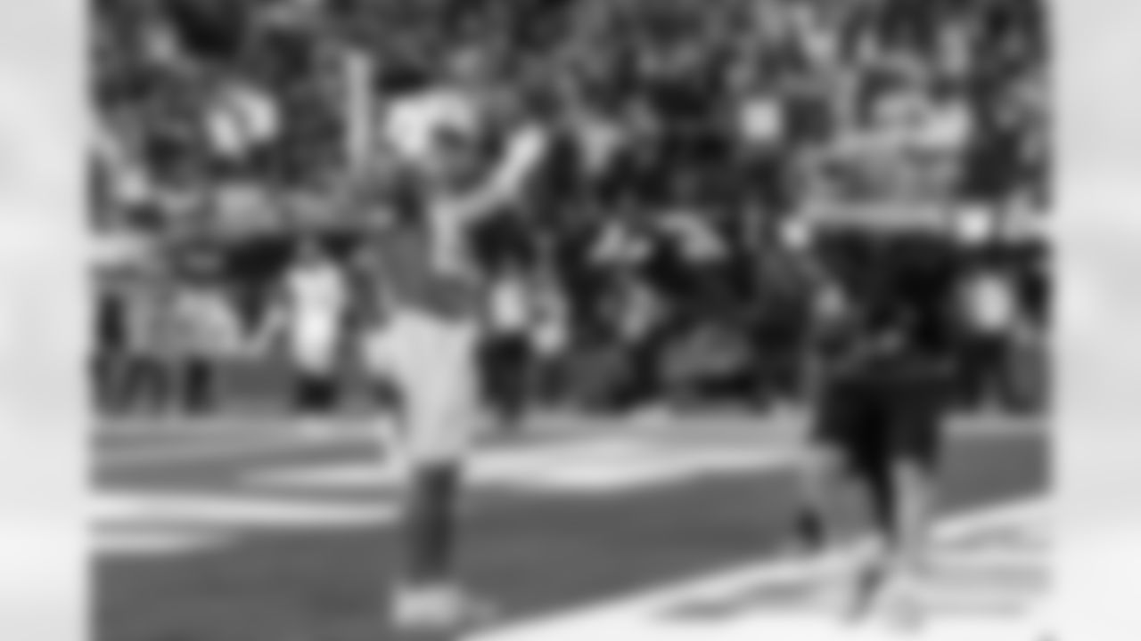 Check out the best shots from the Chargers Week 10 matchup against the Steelers!