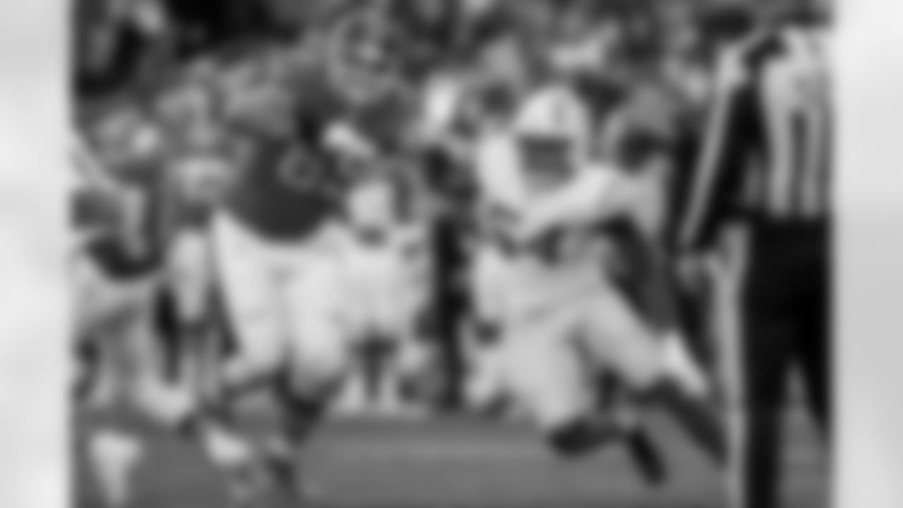 Check out the best shots from the Chargers Week 18 matchup against the Broncos!