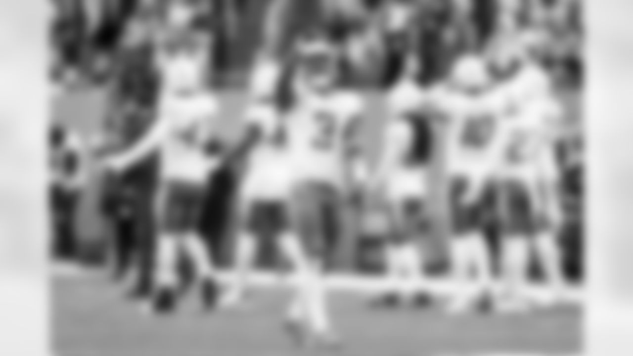 S Derwin James Jr. (3)