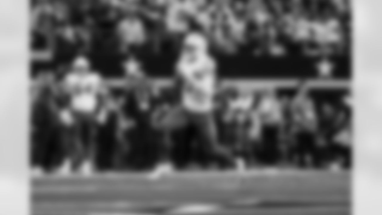 QB Justin Herbert (10)