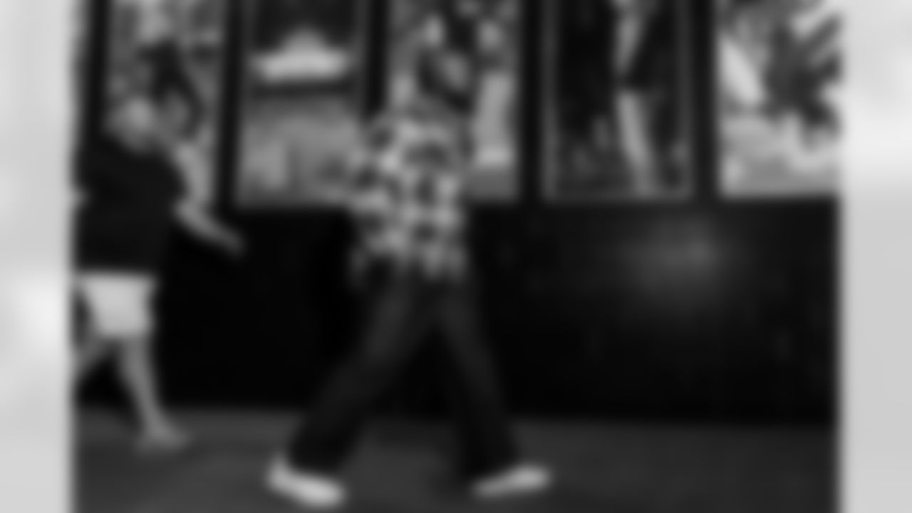 Linebackers Coach Navorro Bowman