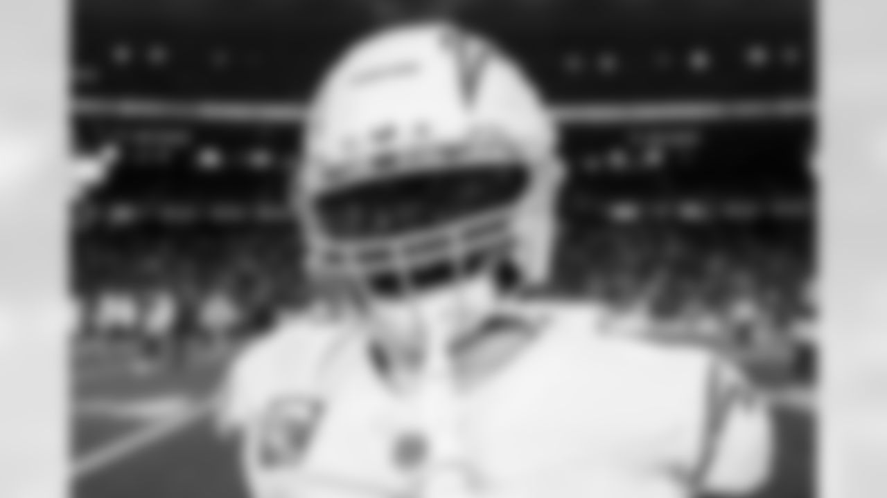 LB Denzel Perryman (6)