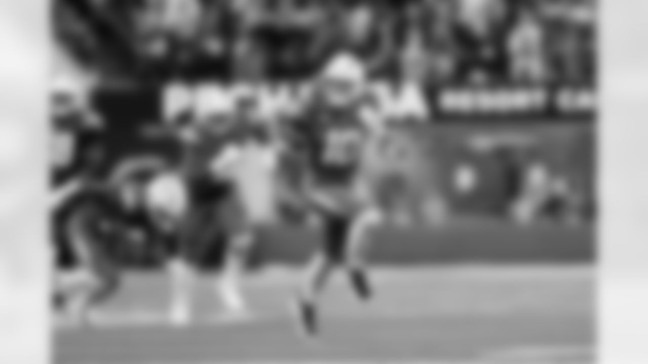 QB Justin Herbert (10)