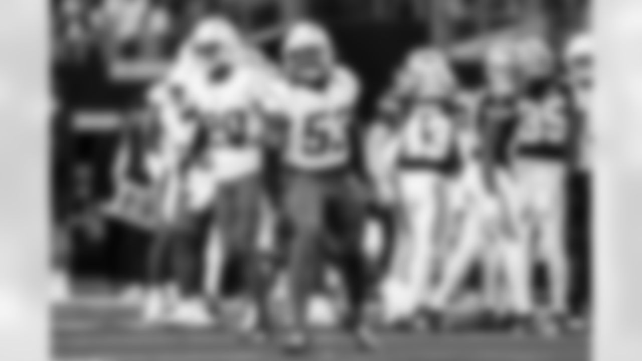 LB Del'Shawn Phillips (53)