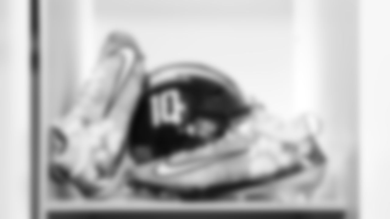 QB Justin Herbert (10)