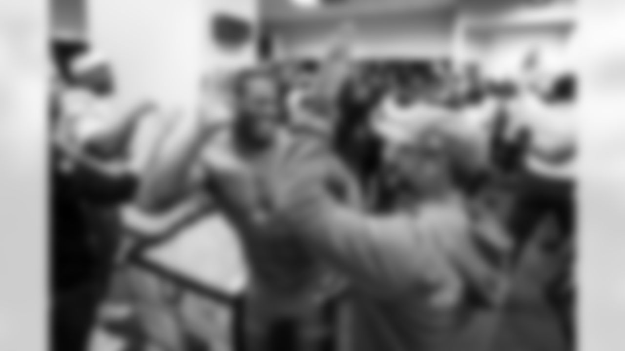 LB Daiyan Henley (0) and Defensive Coordinator Jesse Minter