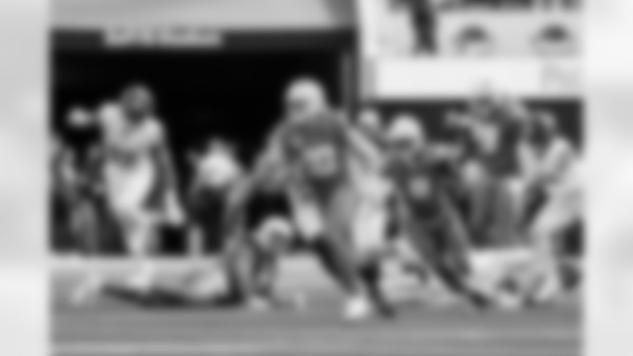 QB Justin Herbert (10)