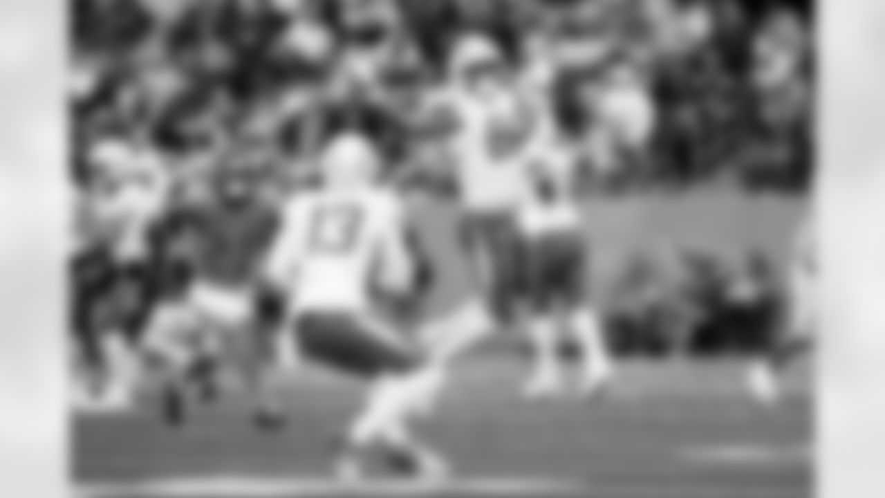 Check out the best shots from the Chargers Week 9 matchup against the Titans!