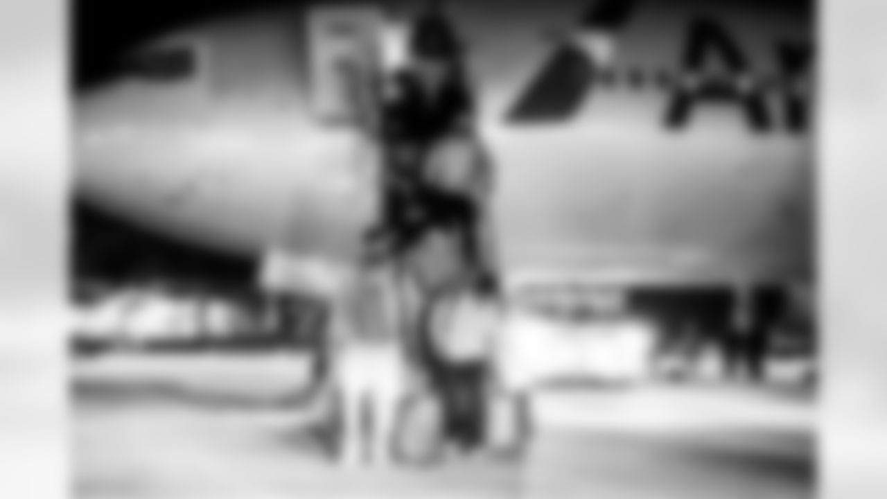 DL Justin Eboigbe (92), LB Troy Dye (43) and RB Kimani Vidal (30)