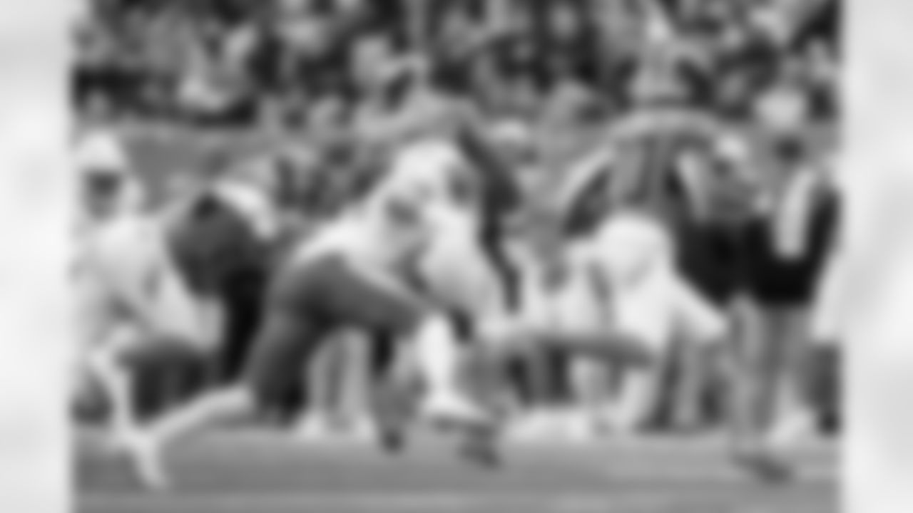 Check out the best shots from the Chargers Week 9 matchup against the Titans!