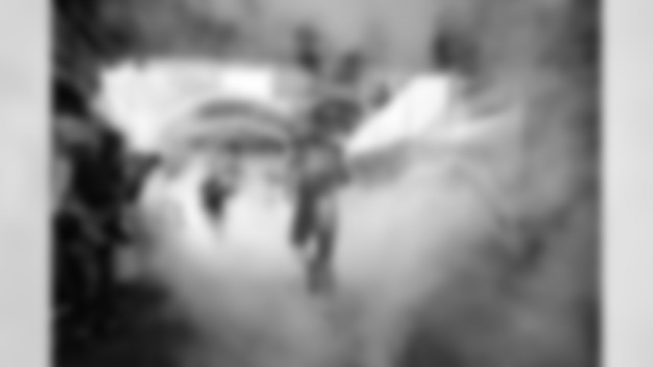 QB Justin Herbert (10)