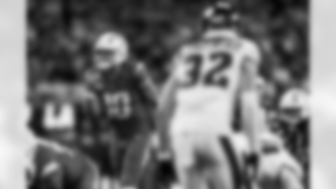 Take a look back at the best photos of Justin Herbert's 2025 campaign.