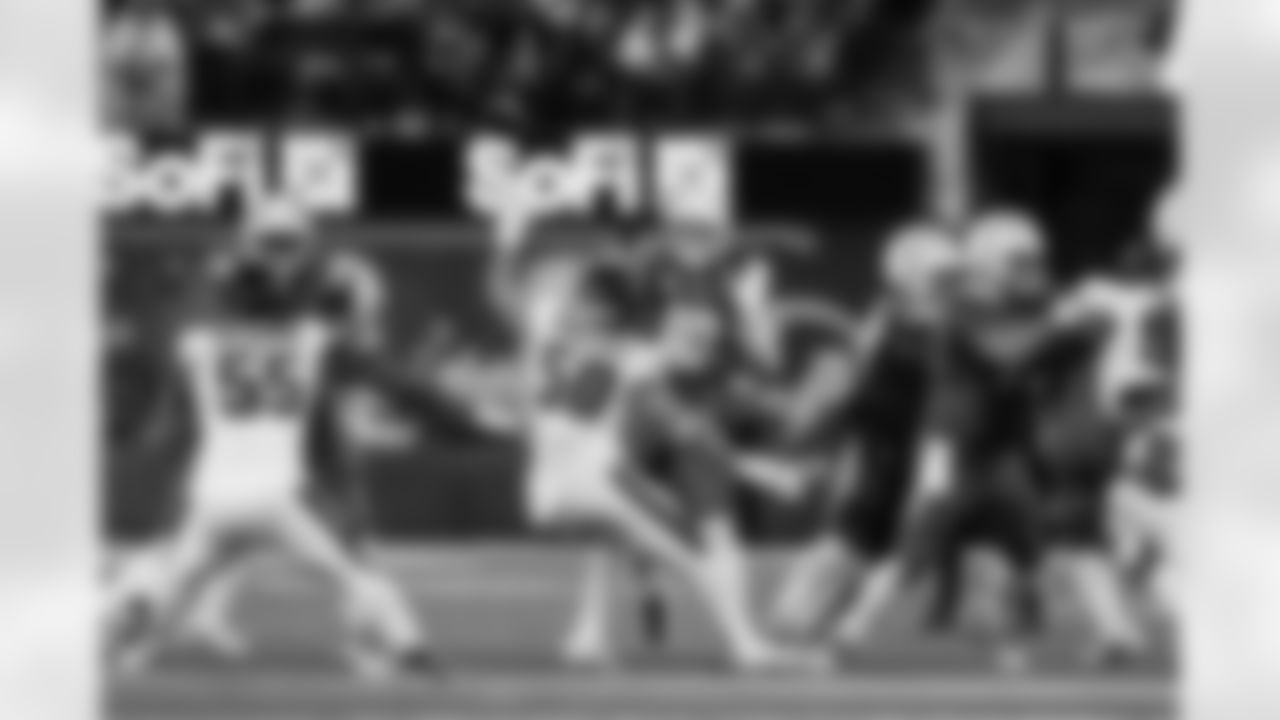 QB Justin Herbert (10)