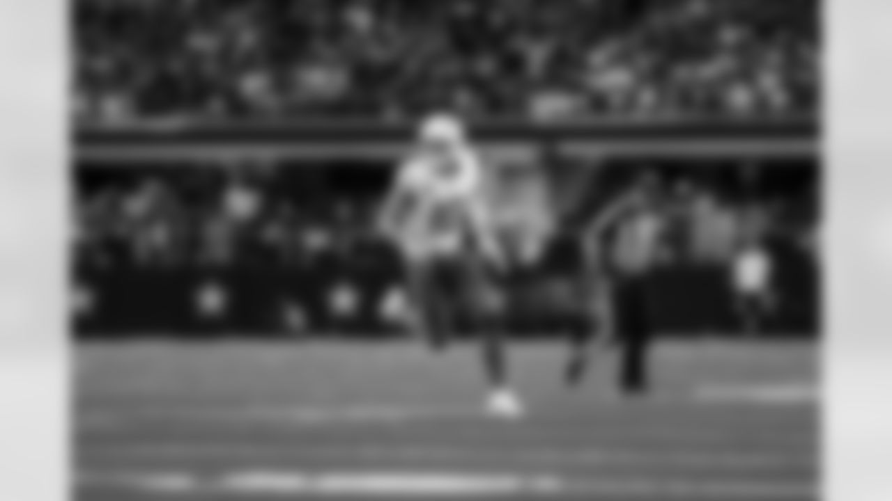 QB Justin Herbert (10)