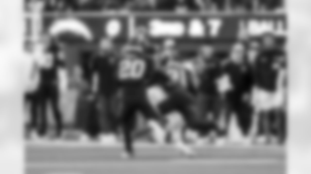 CB Cam Hart (20) and S Marcus Williams (31)