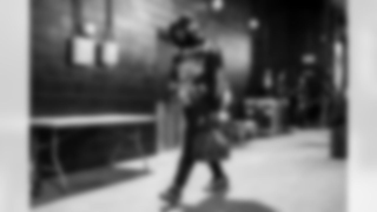 LB Emany Johnson (50)