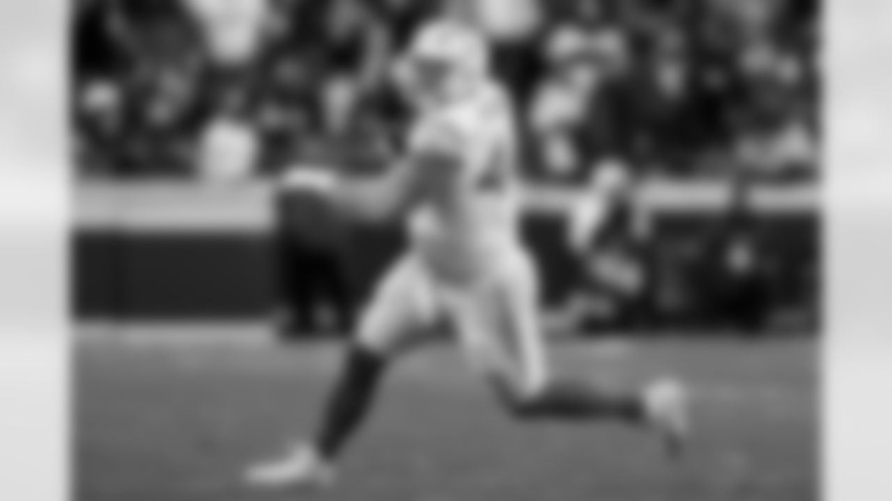 Check out the best shots from the Chargers Week 15 matchup against the Chiefs!