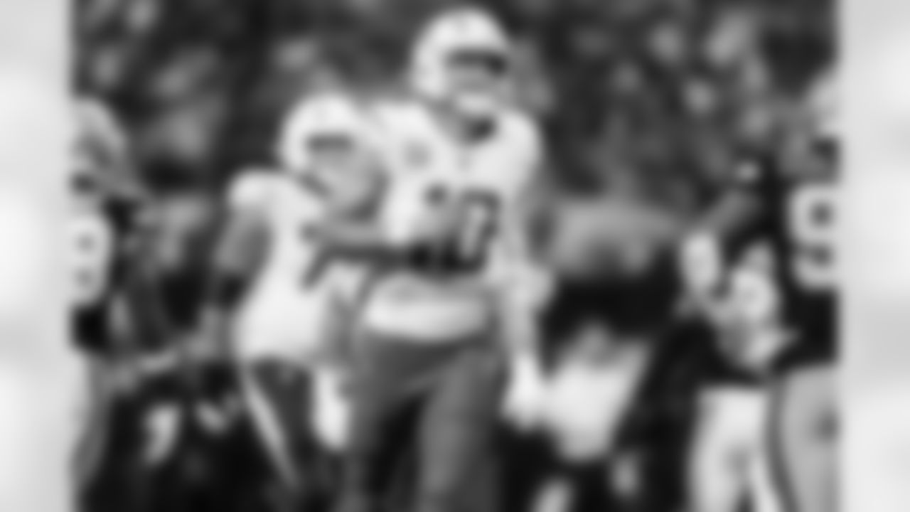 QB Justin Herbert (10)