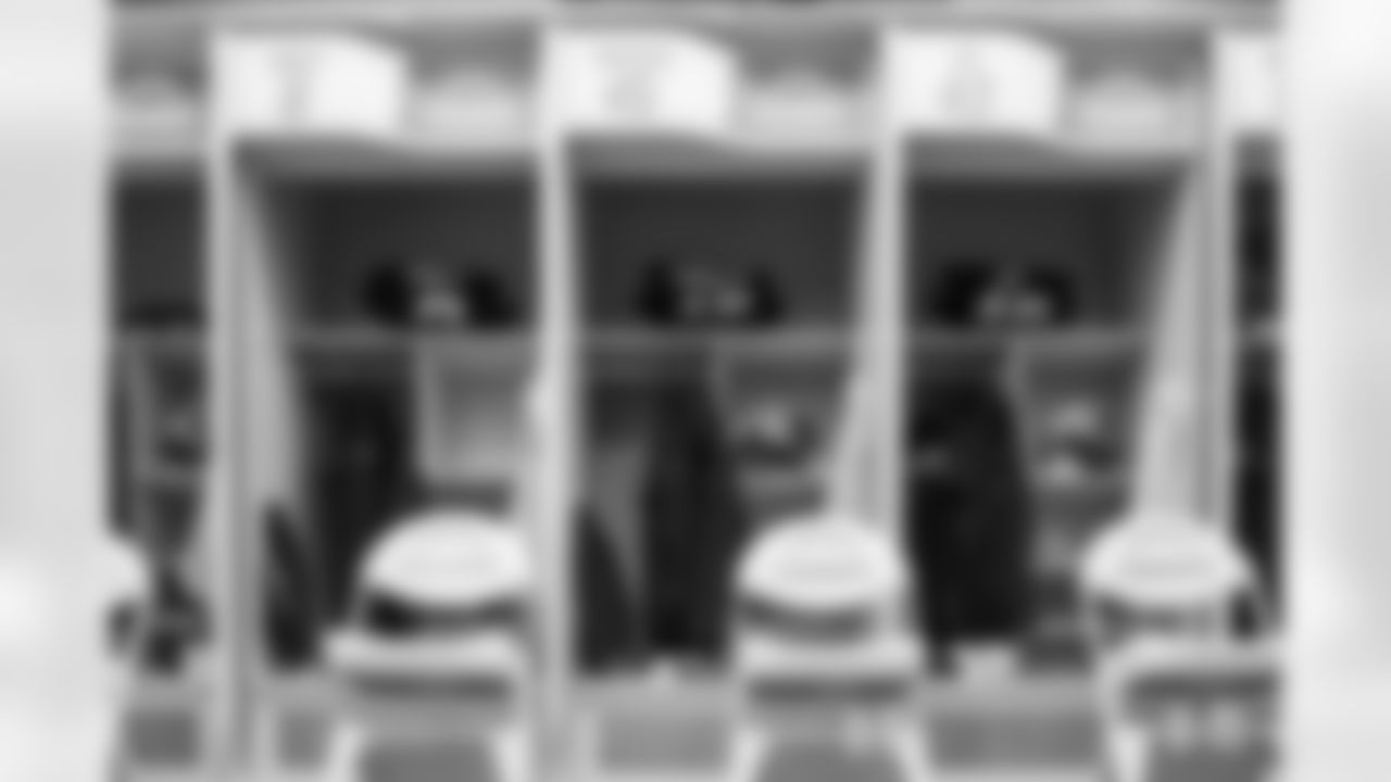 LB Daiyan Henley (0), OLB Tuli Tuipulotu (45) and LB Troy Dye (43)